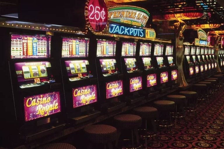 Dealer profesional samurai188 dalam sesi roulette langsung
